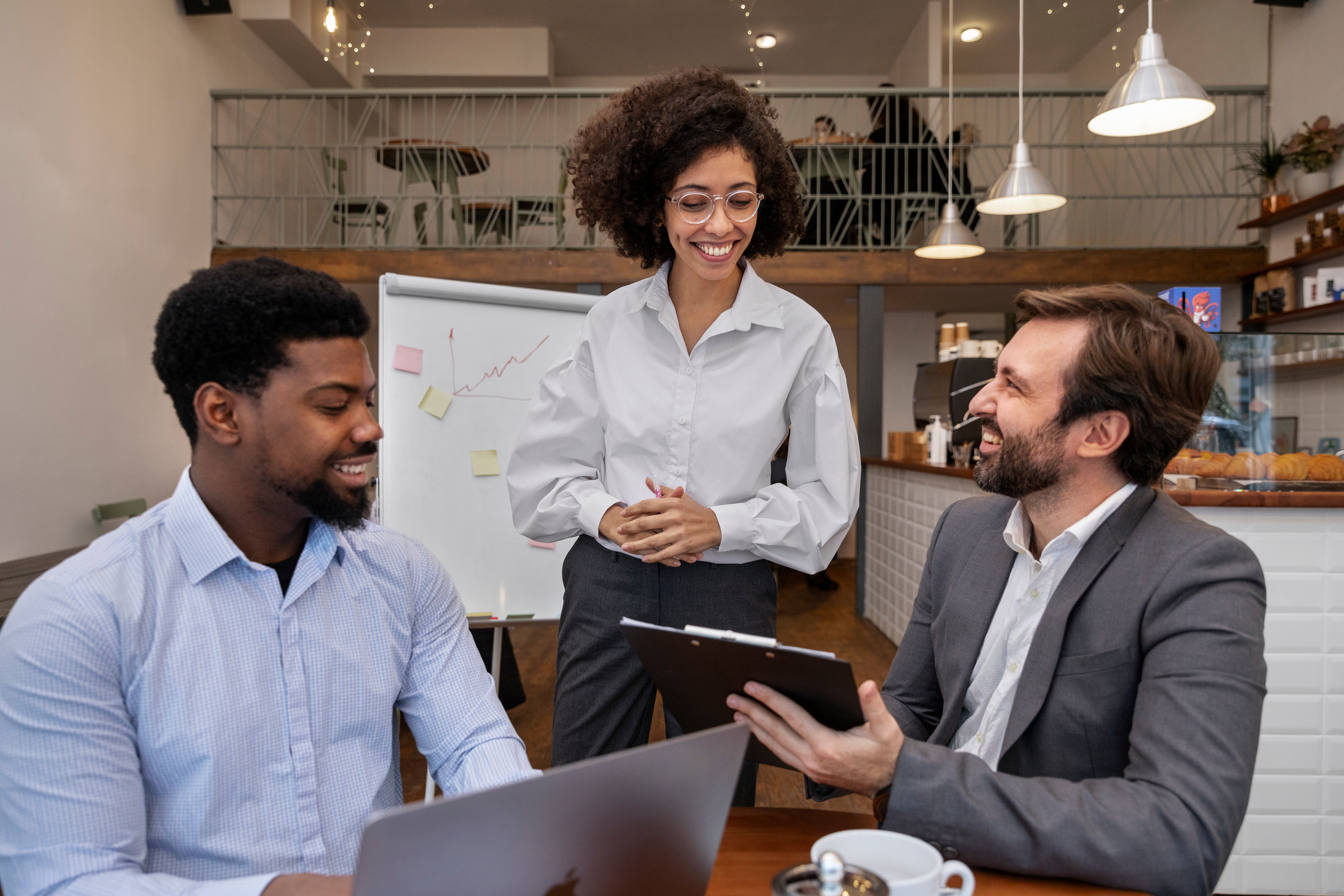 Equipe de profissionais em reunião